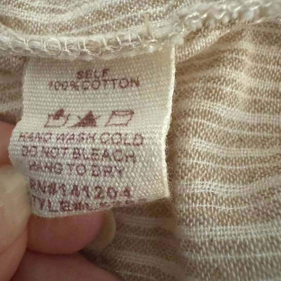 Swagger boutique top. Cream w/embroidered trim. Flowing top. Size L - Picture 6 of 8